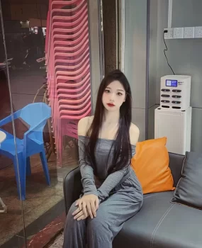 清纯漂亮，身材很不错，水多