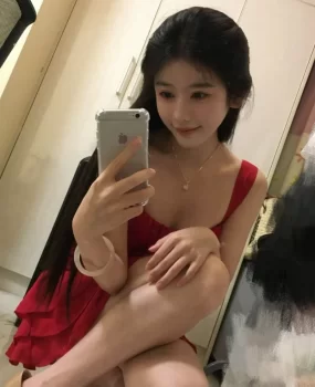 瑜伽学员长腿兼职小姐姐