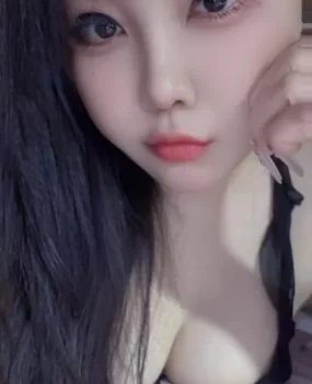 春节不休息大奶妹