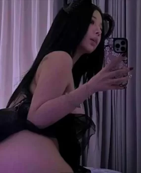 湿滑滑的嘴唇