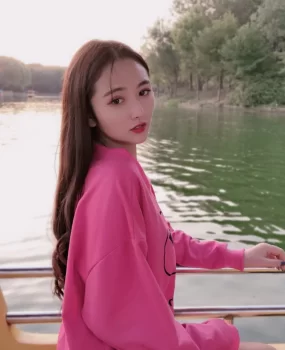 找了个放假出来兼职的舞蹈系大学生嫩模够粉嫩够紧